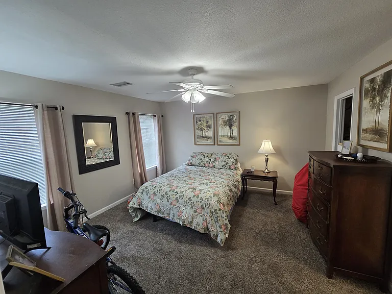 147 Williamsburg Ave — Photo 17