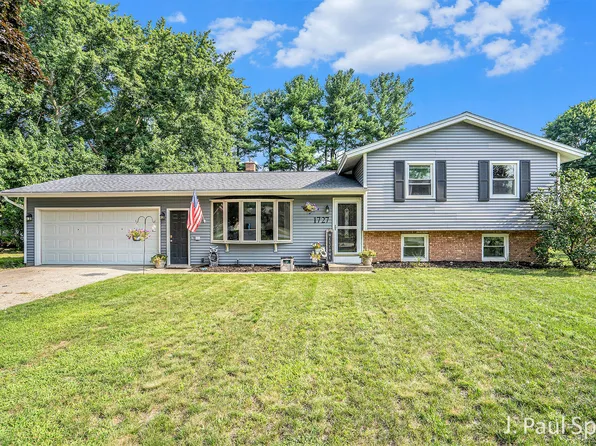 1727 Columbus St, Holland, MI 49424