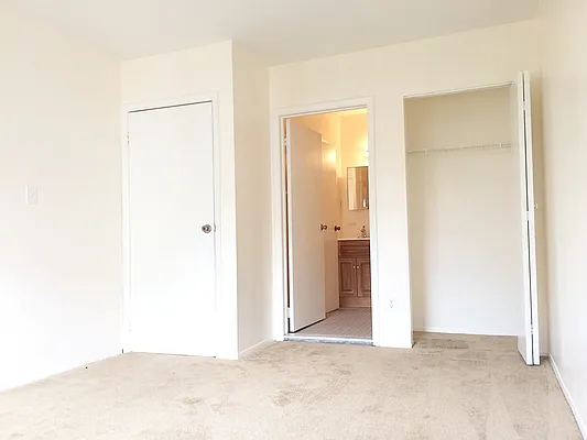 Rented by Bedford Realty USA Corp | media 4