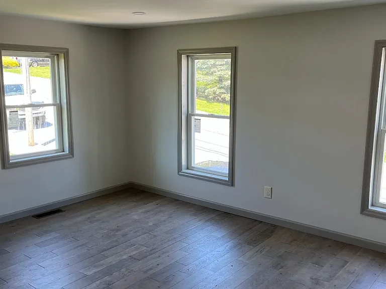 36 N Lee St — Photo 5
