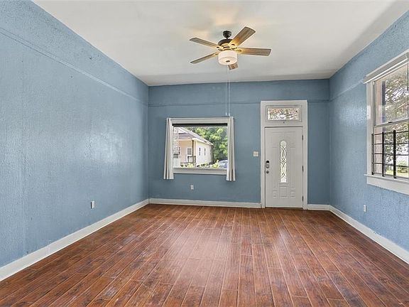 4th image of 1702 Joliet St