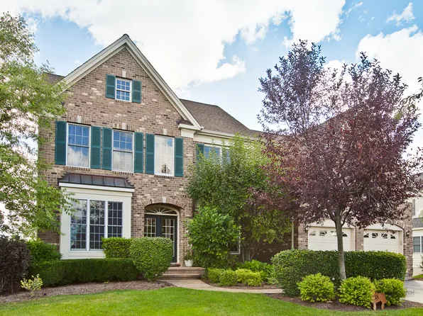 58 Tournament Dr S, Hawthorn Woods, IL 60047