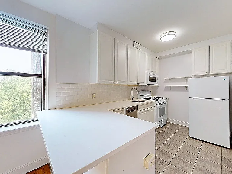 596 Edgecombe Ave #3A — Photo 3