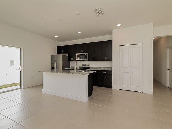 4th image of 1212 Apopka Dr