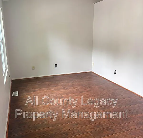 5774 Wells Cir — Photo 9