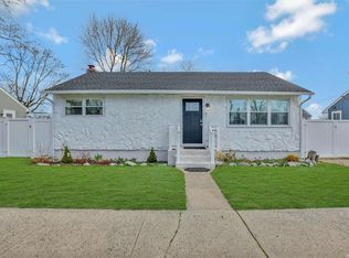 3334 Great Neck Rd, Amityville, NY 11701