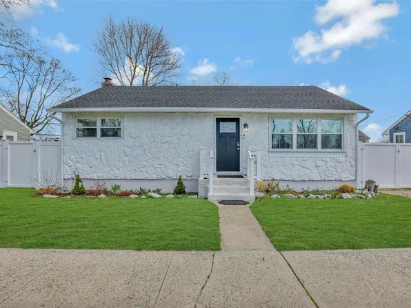 3334 Great Neck Road, Amityville, NY 11701