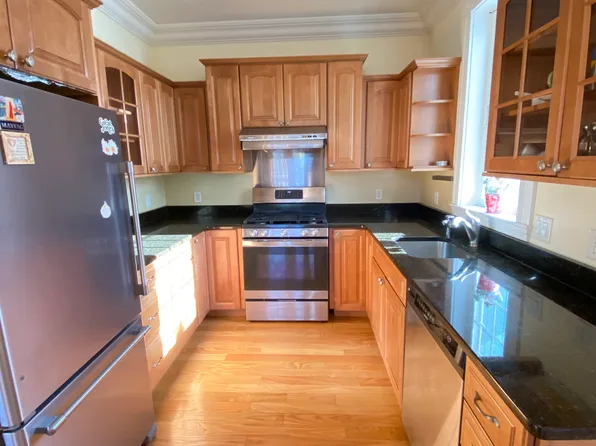 61 Cedar St, Cambridge, MA 02140