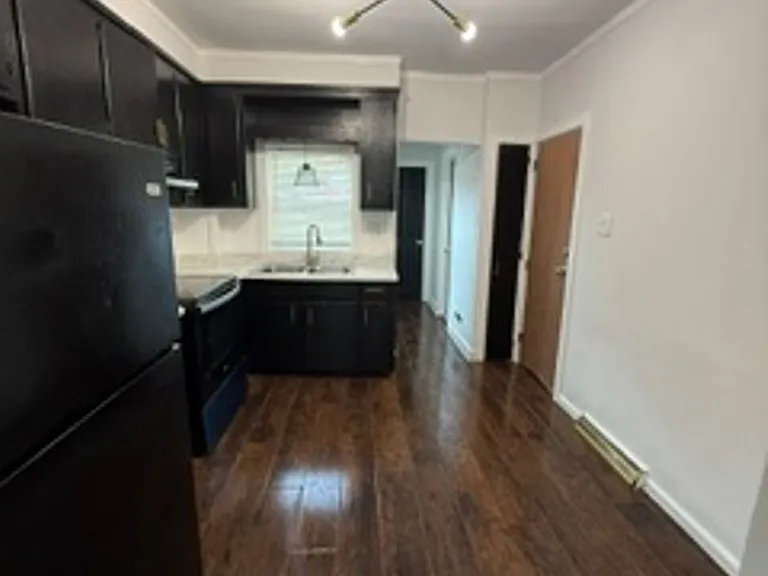 523 E End Ave — Photo 2