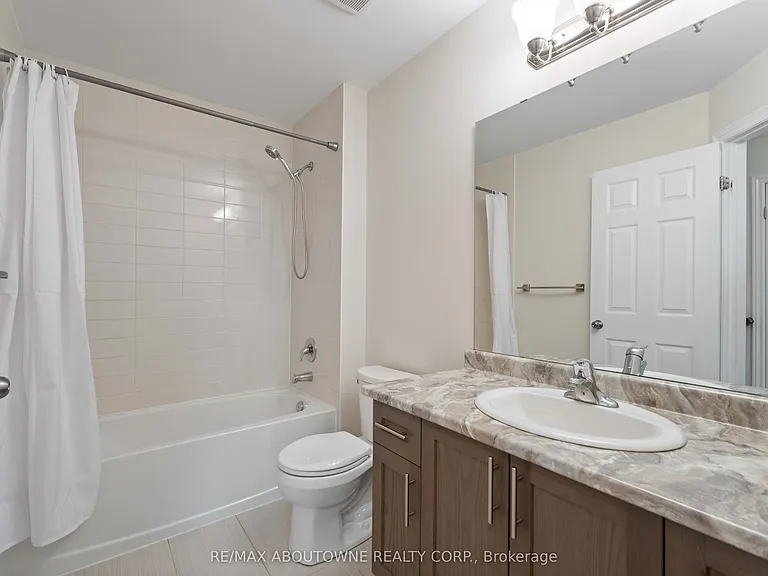 219 Dundas St E #27 — Photo 25