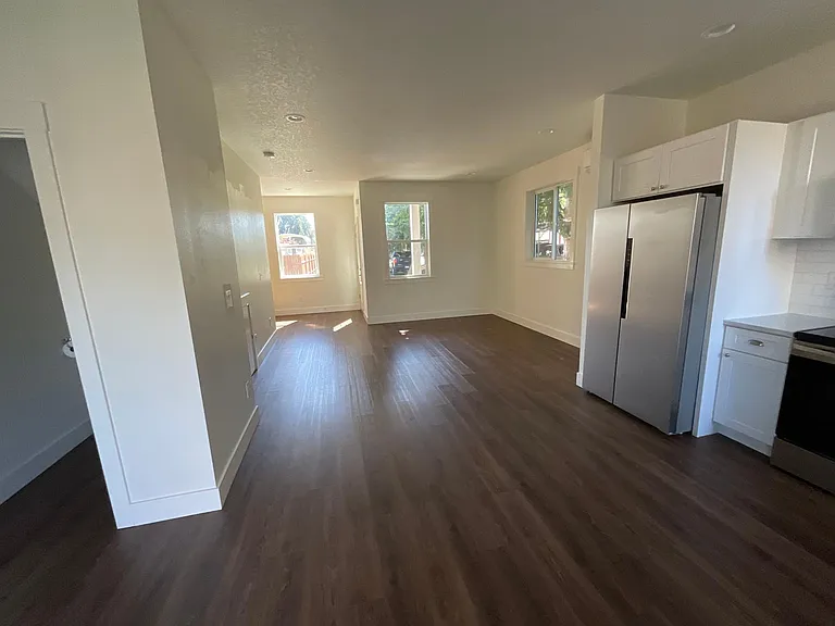 210 Lexington Ave #A — Photo 14