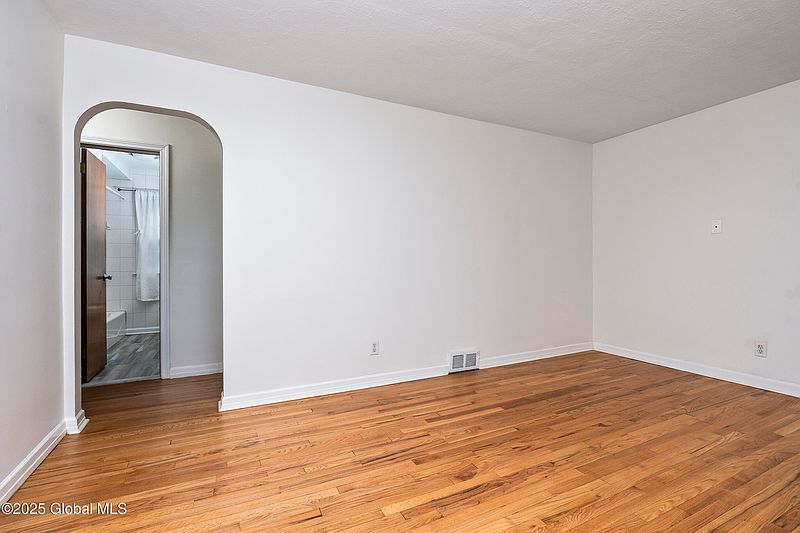 4th image of 170 Polsin Drive