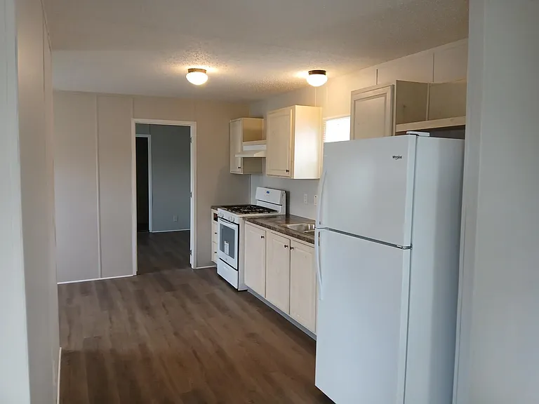 48 Oak St — Photo 3