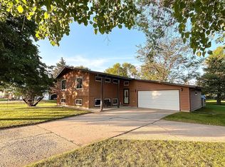 1500 River Rd, Windom, MN 56101