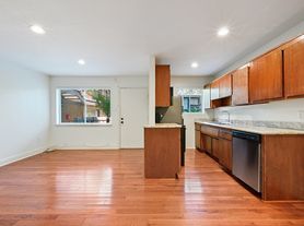 Arsenal Park Apartments, Standard