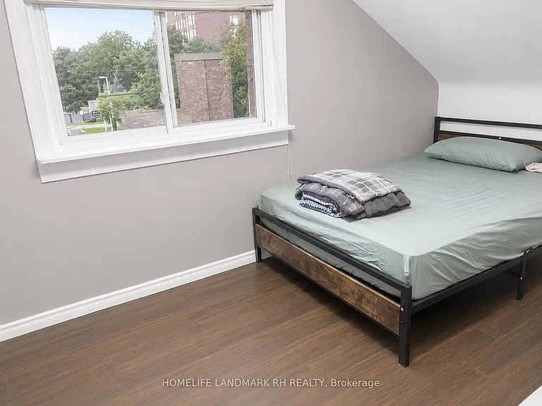 217 Limeridge Rd W — Photo 18