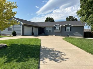 802 Saint Michaels Dr, Abilene, KS 67410