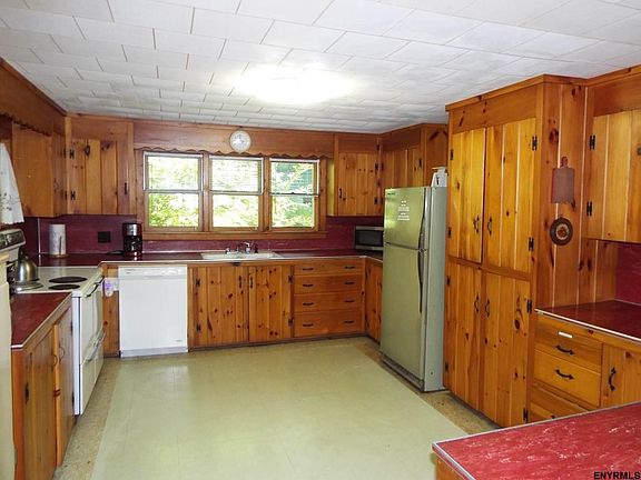 3rd image of 30 Heather Ln