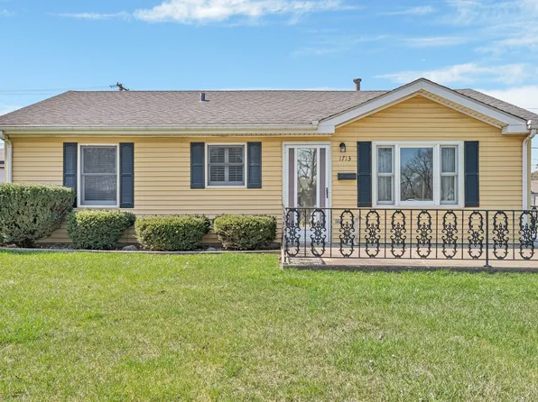 1713 Innercircle Dr, Crest Hill, IL 60403