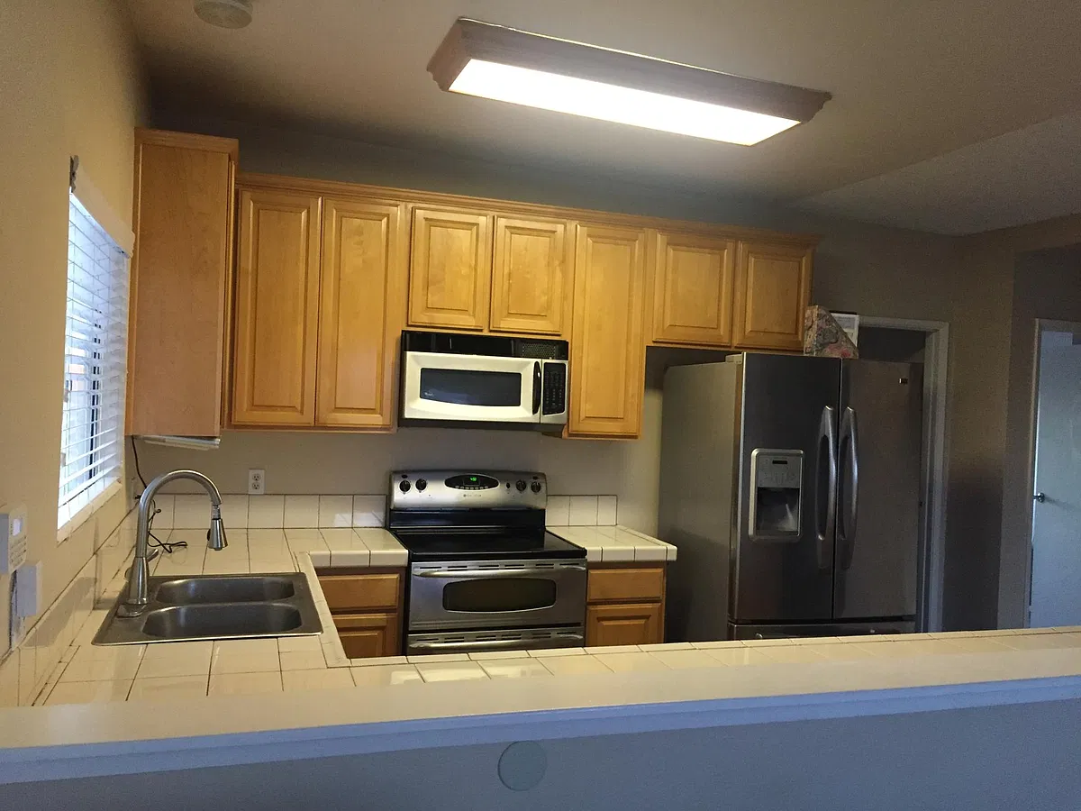 Refrigerator, stove and microwave included - 28 N 2nd Ave N