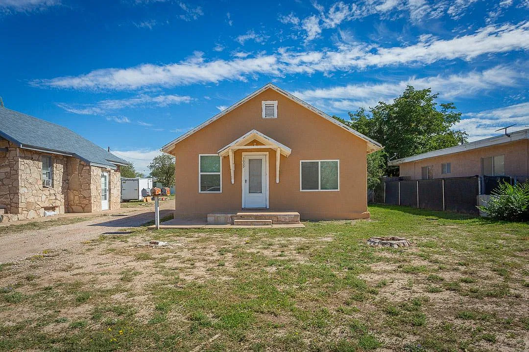 1009 S Lea Ave — Photo 1