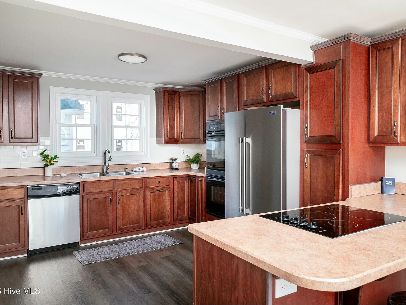 3 bed, 3.0 bath, $2,450 — Photo 4