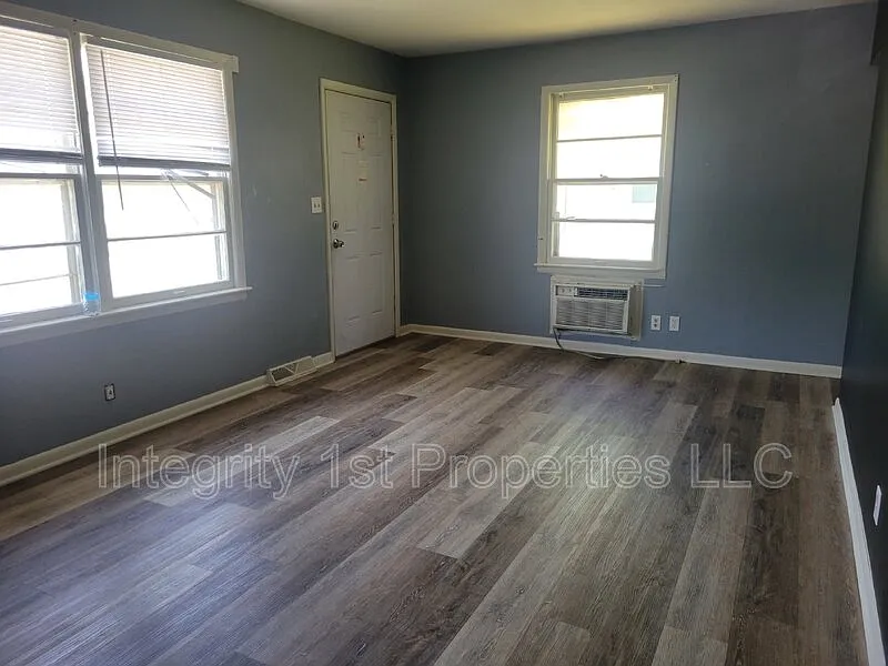 1 bed, 1.0 bath, 550 sqft, $825 — Photo 2