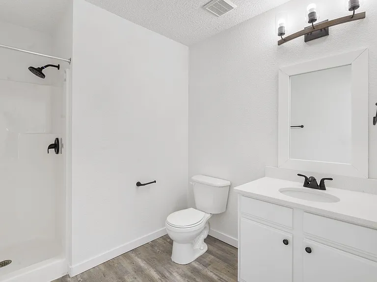 640 E Sunset St — Photo 17