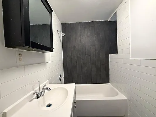 Bathroom, photo 2