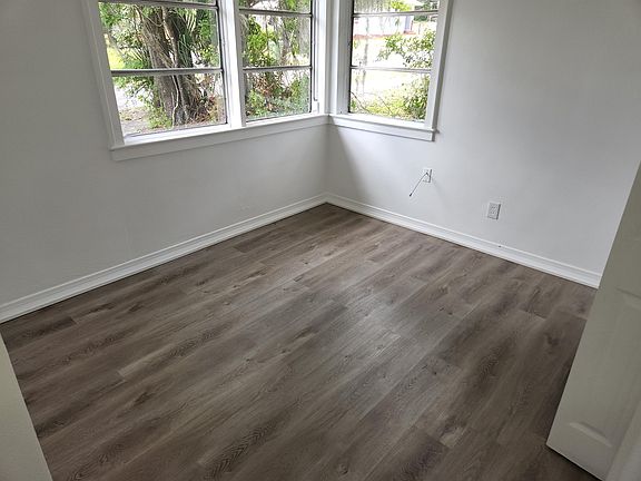 4th image of 1704 Gillis St