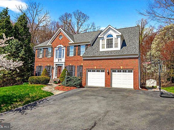 3rd image of 21 Hackett Ct