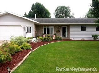 900 6th Ave SE, Cascade, IA 52033