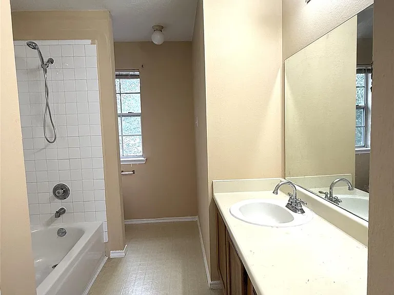 9023 Kalewood Dr — Photo 10