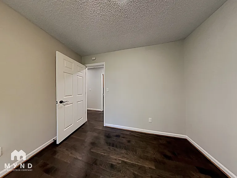 1021 Medina Dr — Photo 17