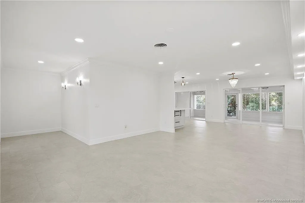 3 bed, 2.0 bath, 2214 sqft, $4,500 — Photo 4