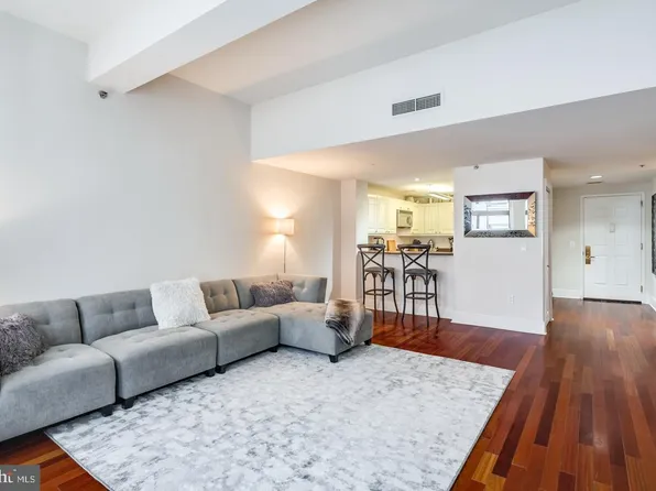 1500 Chestnut St APT 11C, Philadelphia, PA 19102