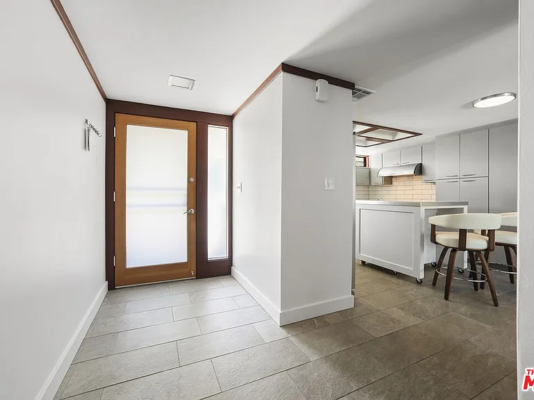 2672 Veteran Ave — Photo 6