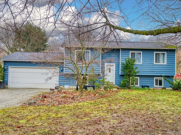 2188 Stonesthrow Dr, Lapeer, MI 48446