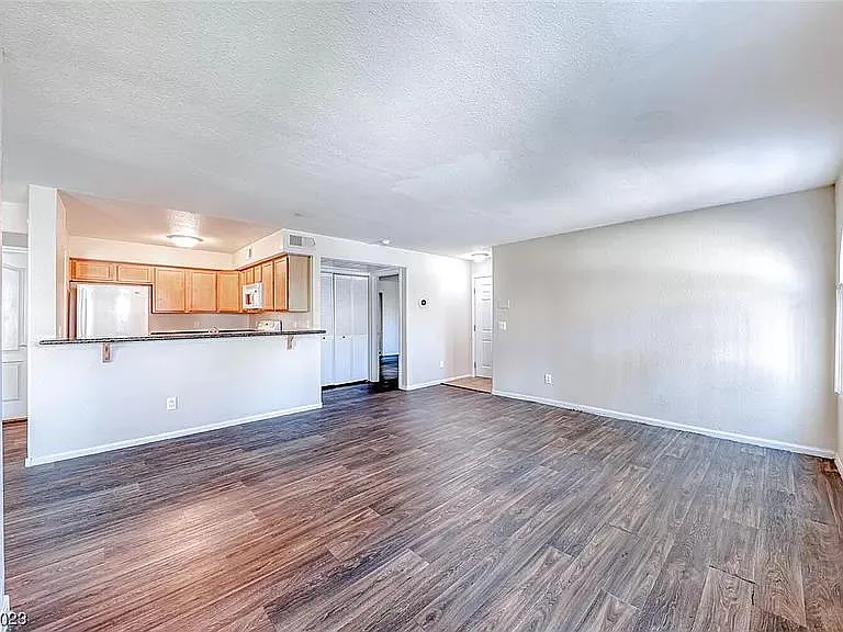 Building Photo - 3145 E Flamingo Rd #1079
