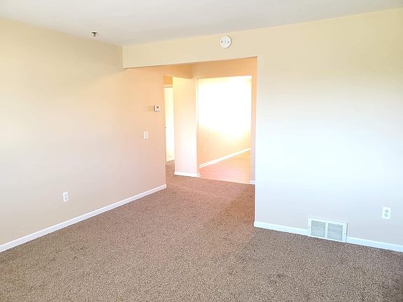 4th image of 448 Goddard St #4