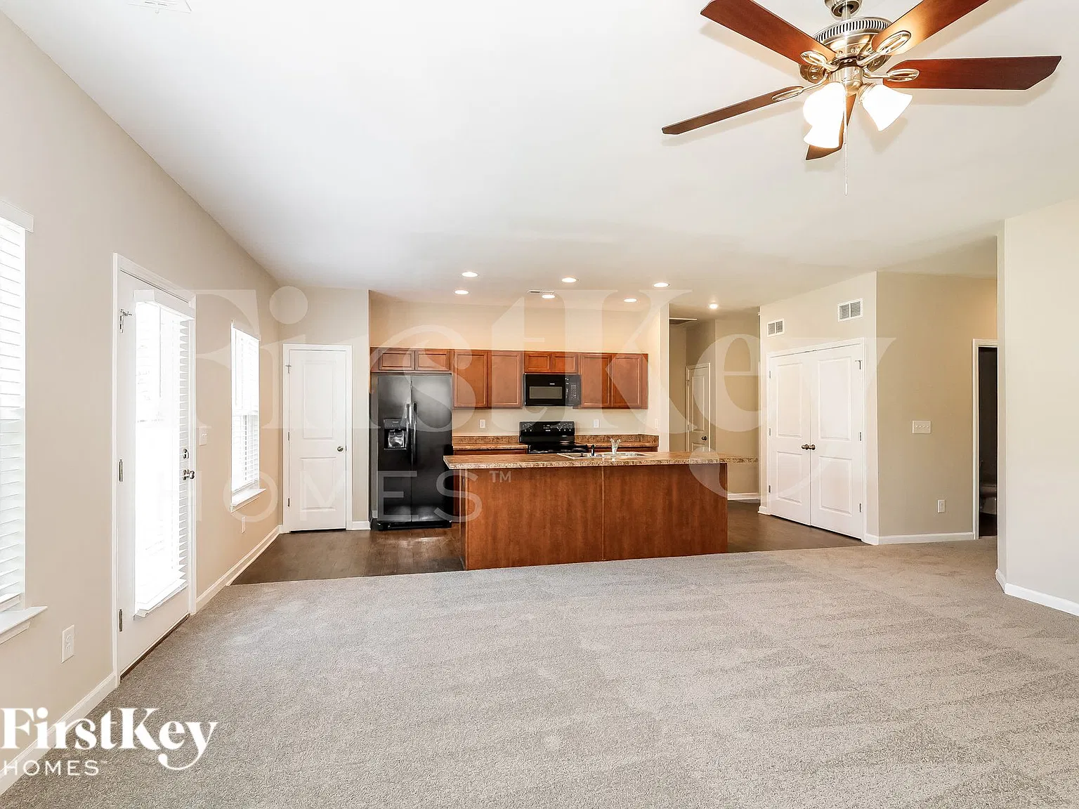 3 bed, 2.0 bath, 1448 sqft, $2,330 — Photo 4