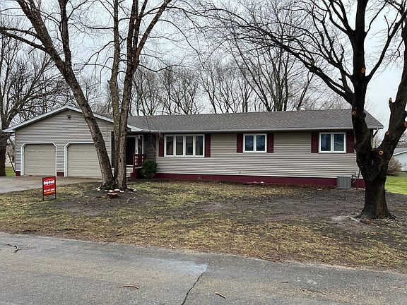2nd image of 703 3rd St S