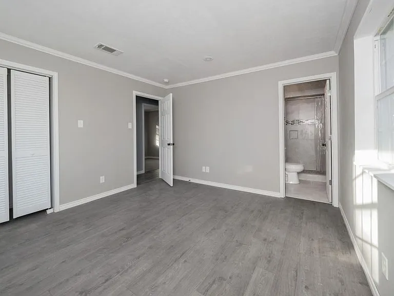 700 N Gladys St — Photo 12