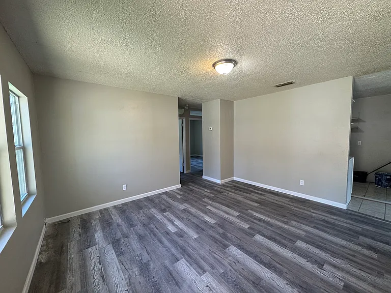 459 Bowie St — Photo 8