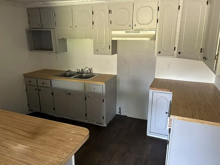 512 Middle St — Photo 9