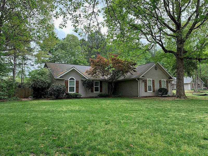 2nd image of 50 Berkeley Pl