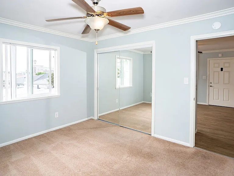 855 Emerald St #B — Photo 10