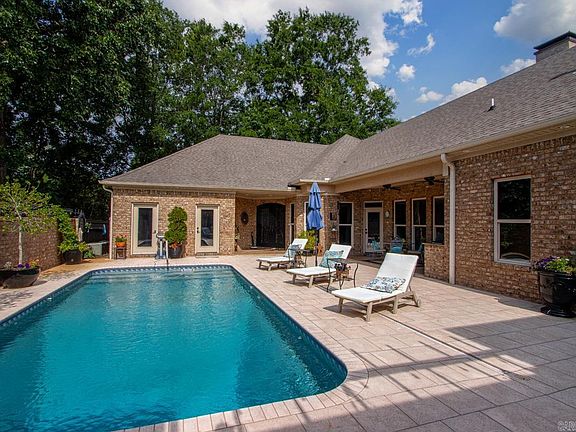 3rd image of 965 Chapel Hill Dr
