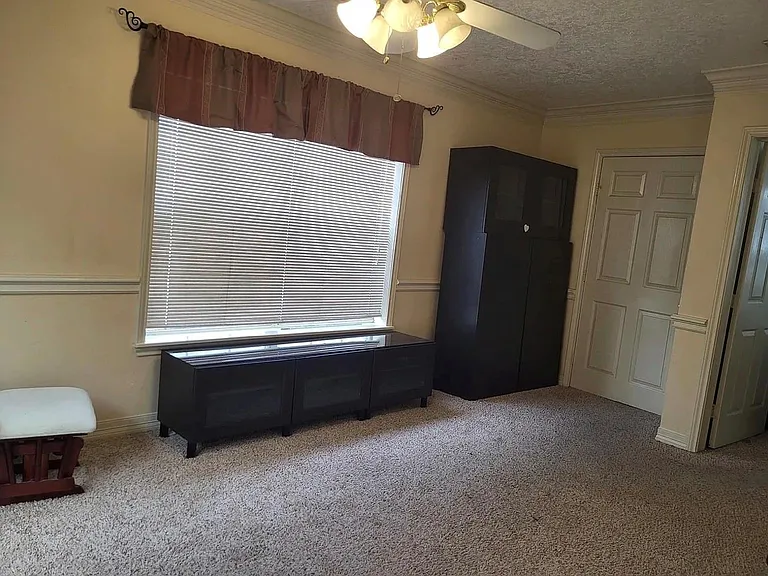 924 Kelley St — Photo 3