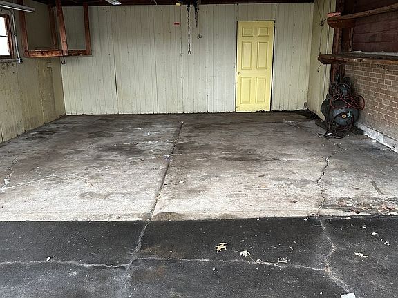 5th image of 607 Enterprise Rd